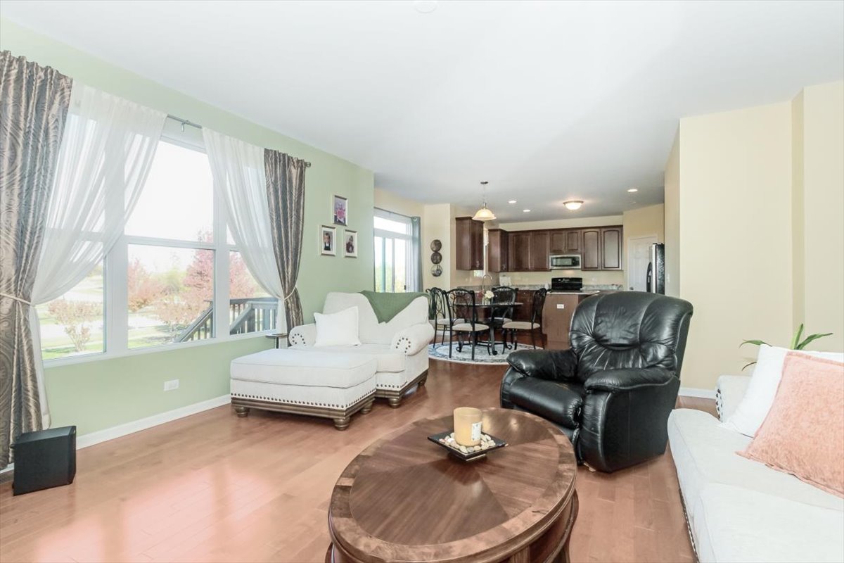 1284 Olive Lane, Hampshire, IL 60140