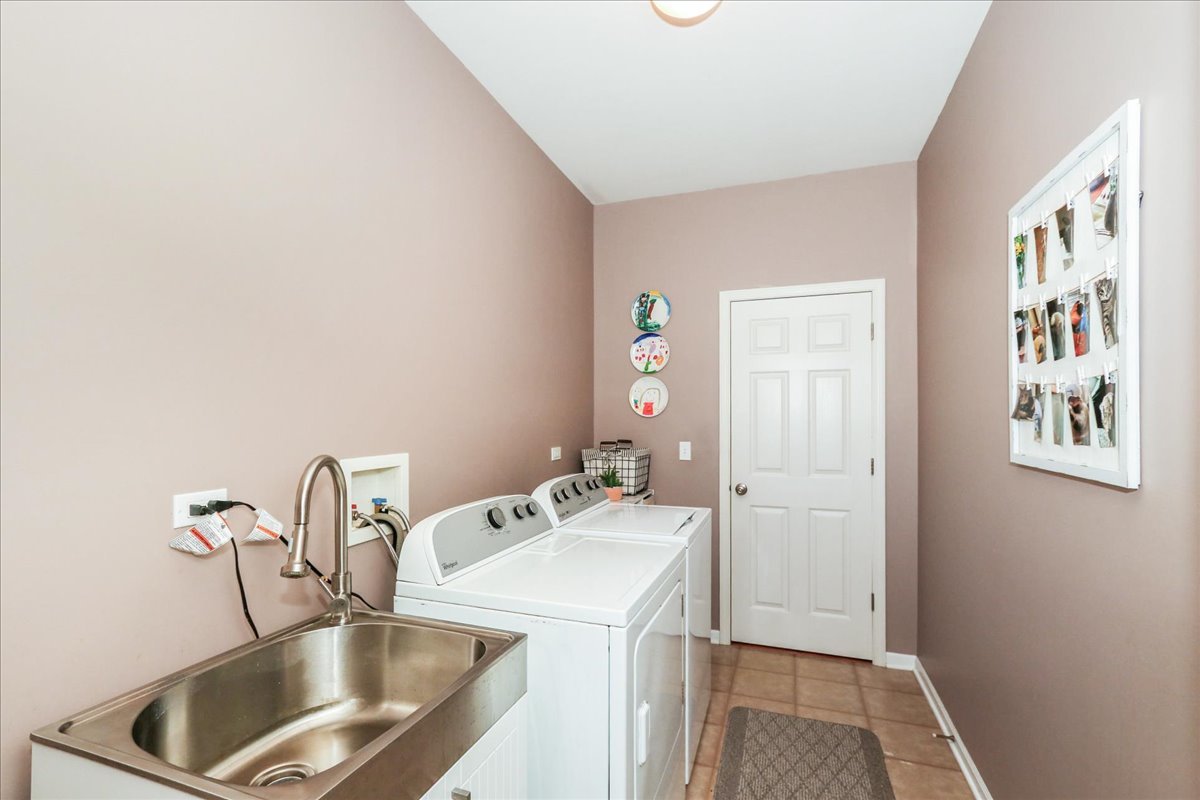 1284 Olive Lane, Hampshire, IL 60140