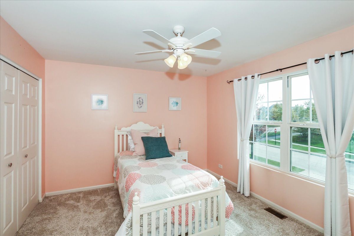 1284 Olive Lane, Hampshire, IL 60140