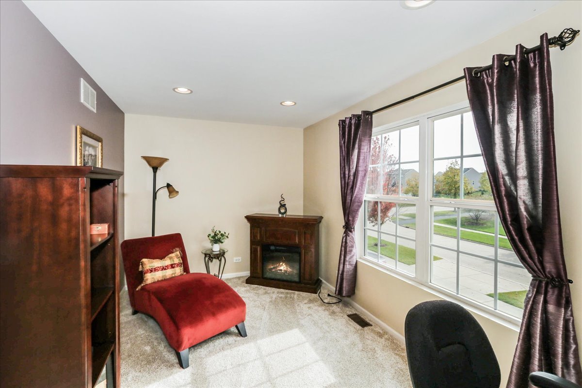 1284 Olive Lane, Hampshire, IL 60140