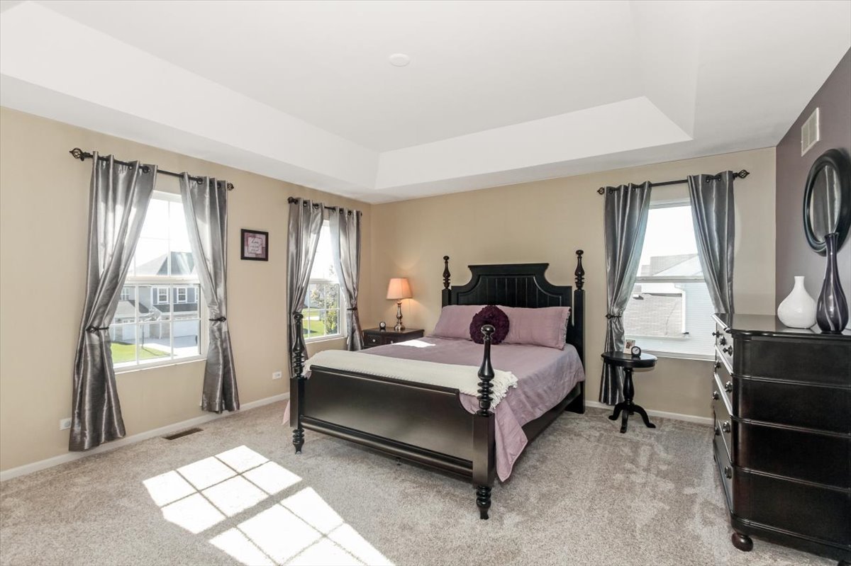 1284 Olive Lane, Hampshire, IL 60140