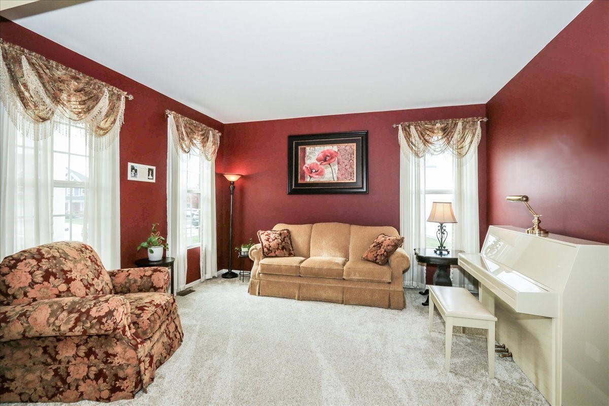 1284 Olive Lane, Hampshire, IL 60140