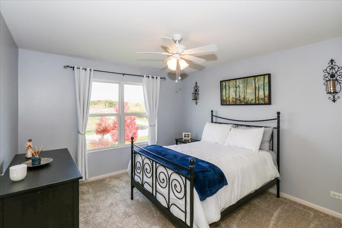 1284 Olive Lane, Hampshire, IL 60140