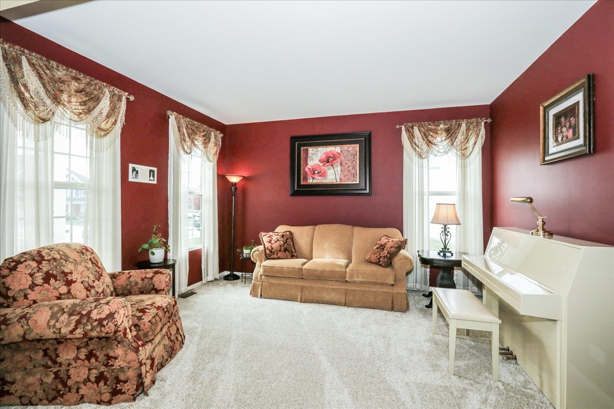 1284 Olive Lane, Hampshire, IL 60140