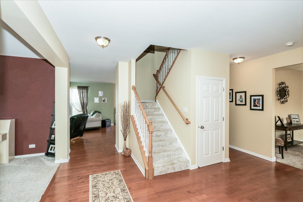 1284 Olive Lane, Hampshire, IL 60140