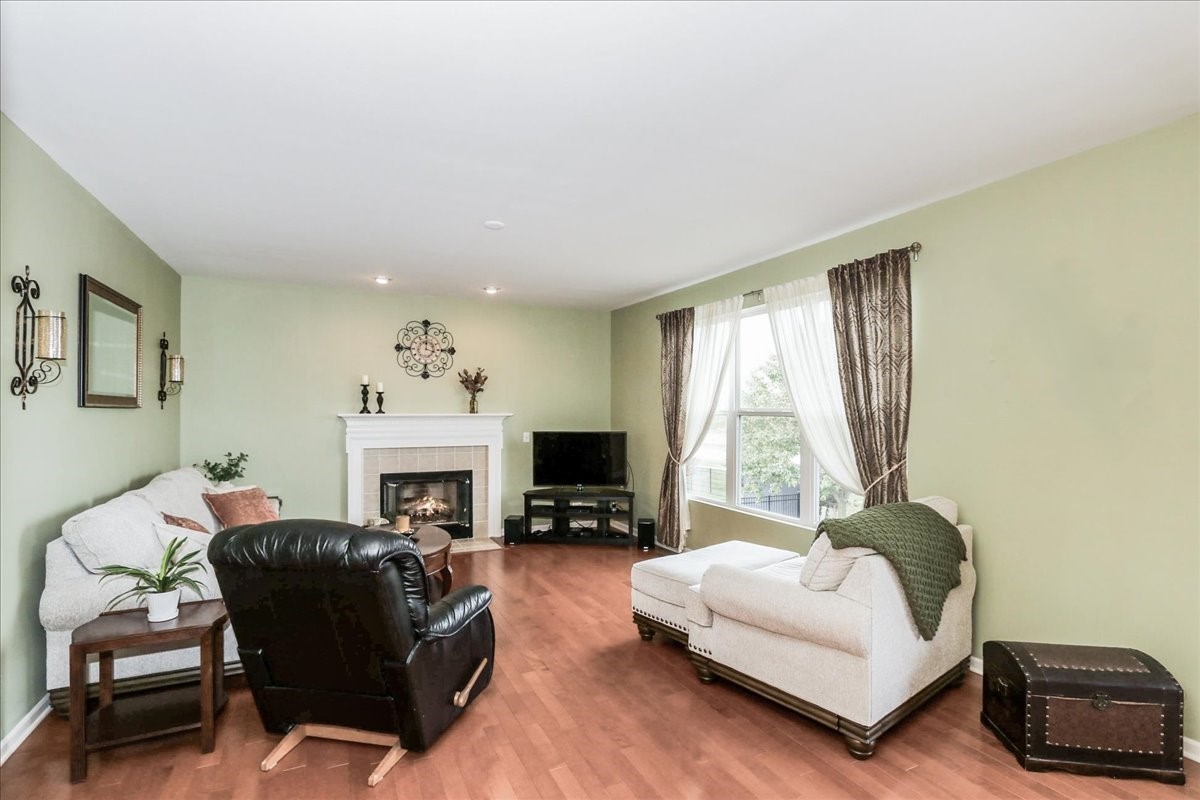 1284 Olive Lane, Hampshire, IL 60140