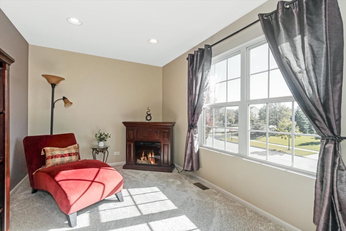 1284 Olive Lane, Hampshire, IL 60140