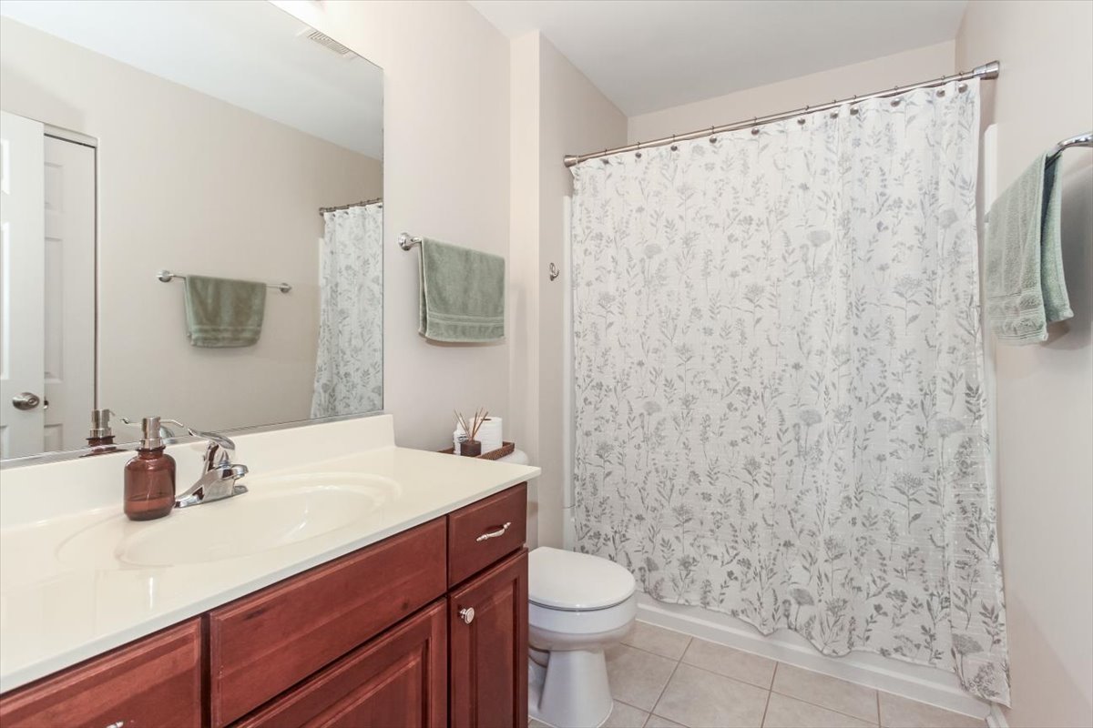 1284 Olive Lane, Hampshire, IL 60140