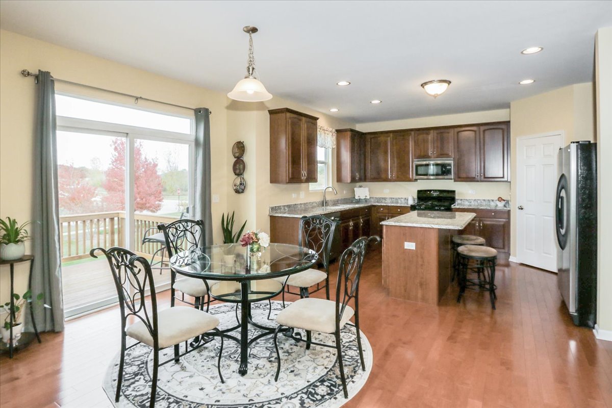 1284 Olive Lane, Hampshire, IL 60140