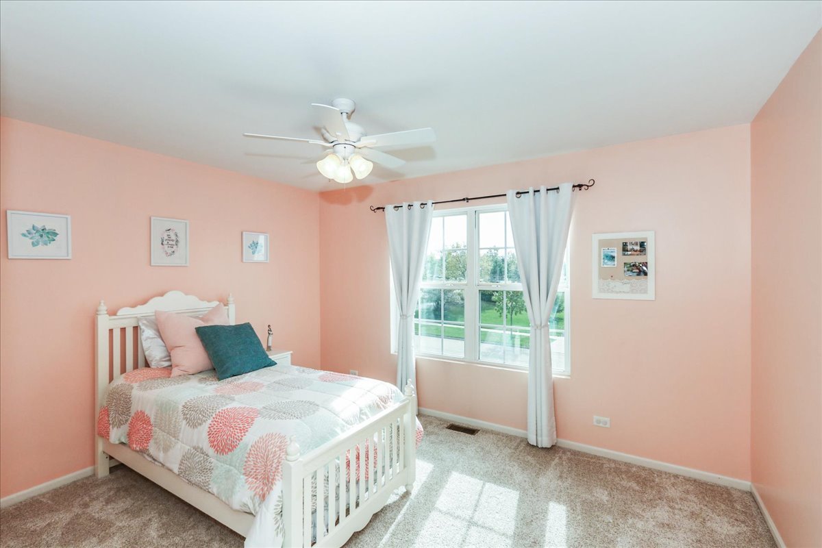 1284 Olive Lane, Hampshire, IL 60140