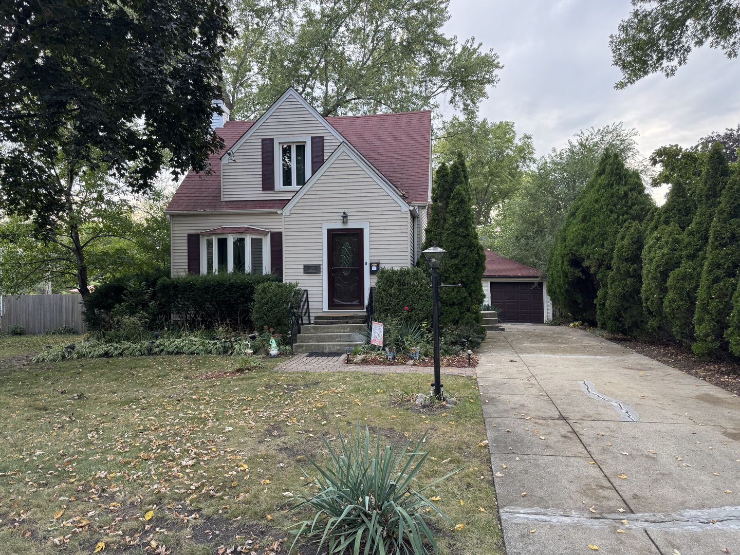 300 S Cumberland Parkway, Des Plaines, IL 60016