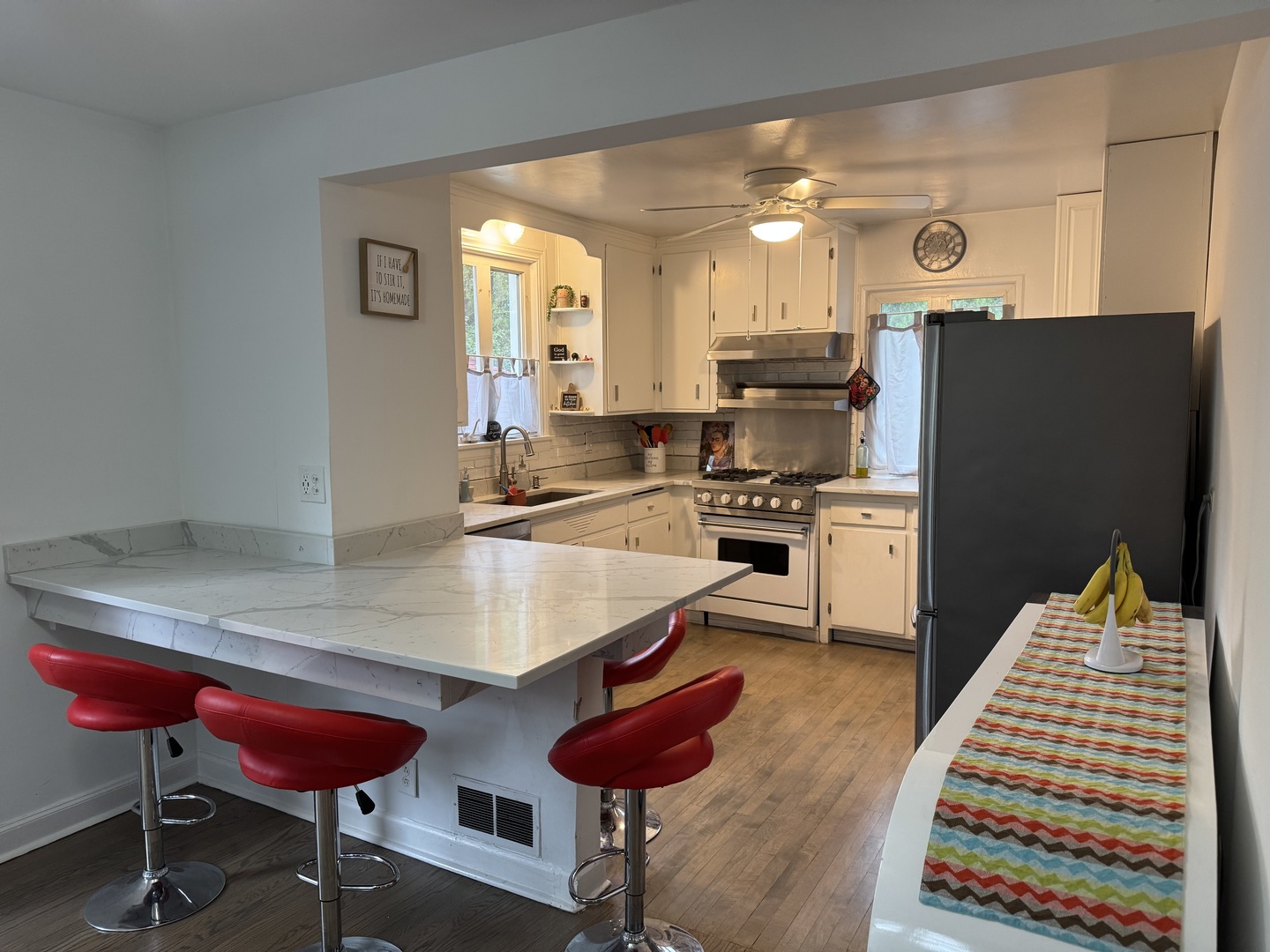 300 S Cumberland Parkway, Des Plaines, IL 60016