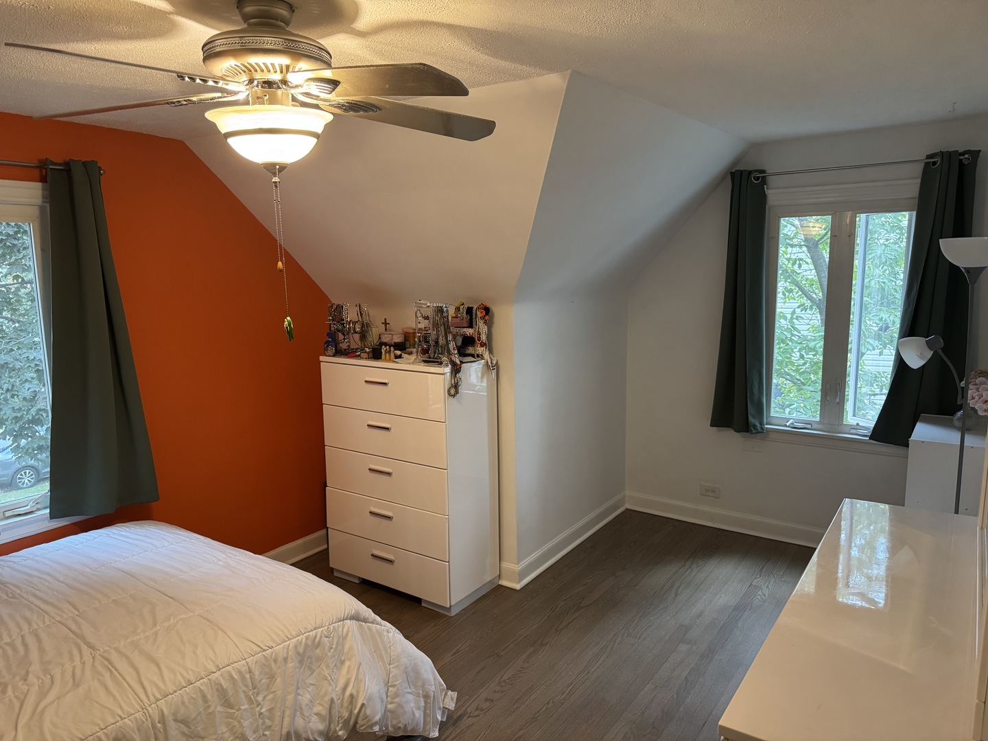 300 S Cumberland Parkway, Des Plaines, IL 60016