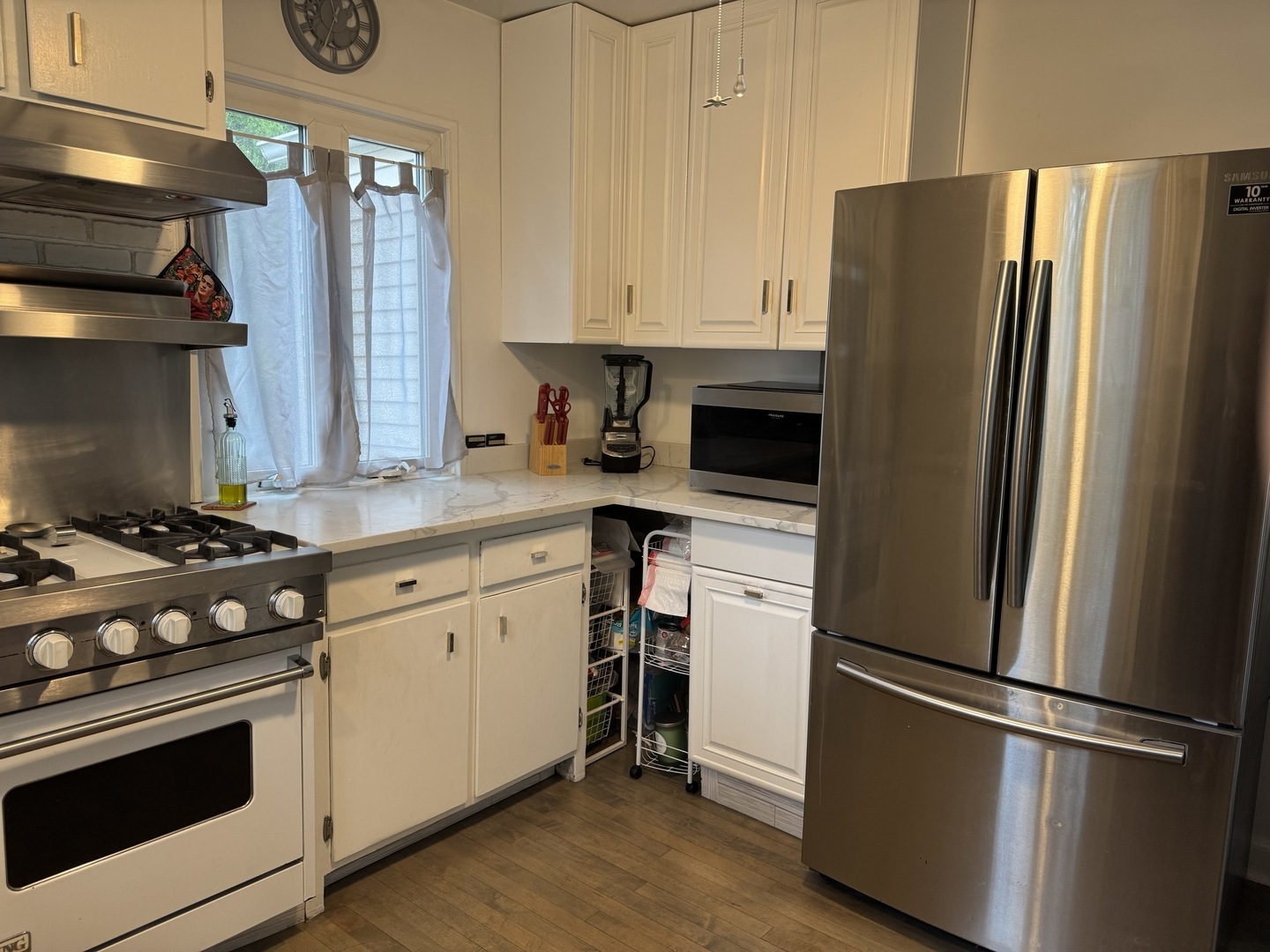 300 S Cumberland Parkway, Des Plaines, IL 60016