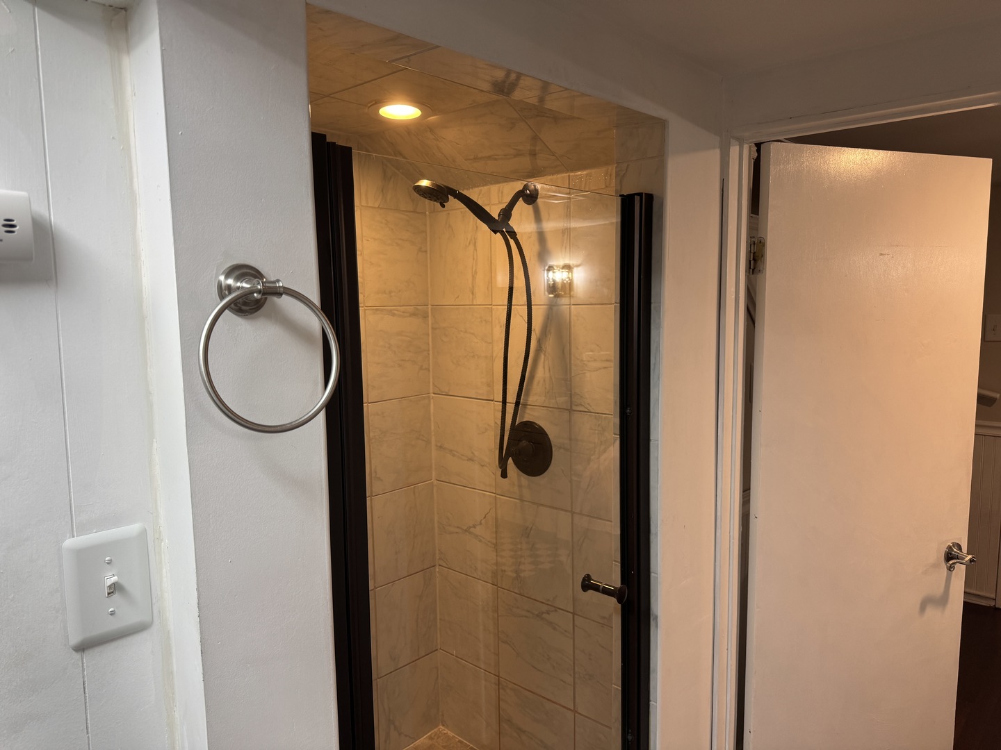 300 S Cumberland Parkway, Des Plaines, IL 60016