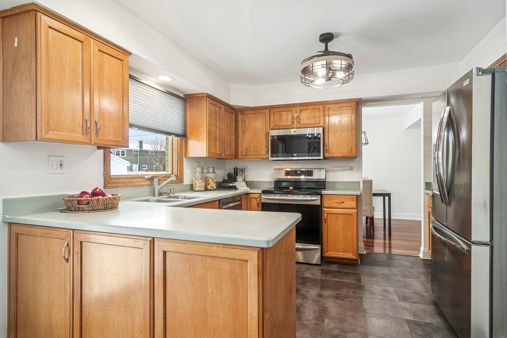 2528 N Walnut Avenue, Arlington Heights, IL 60004