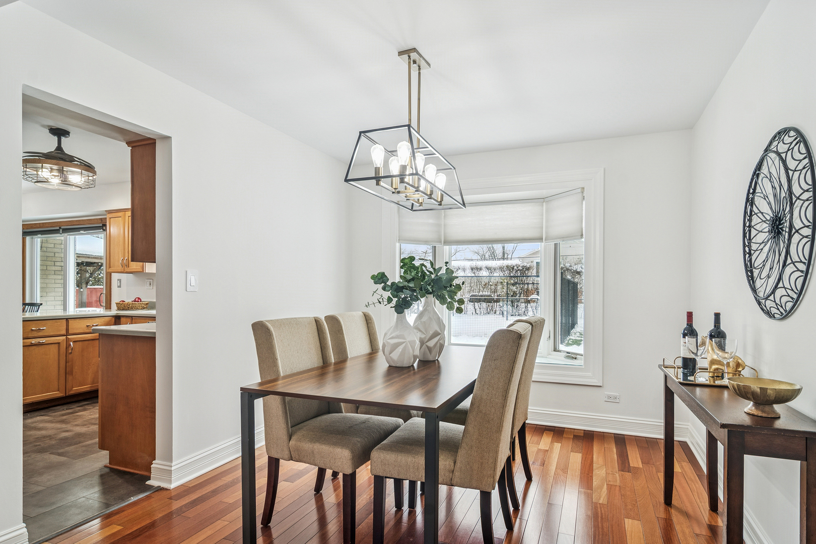 2528 N Walnut Avenue, Arlington Heights, IL 60004