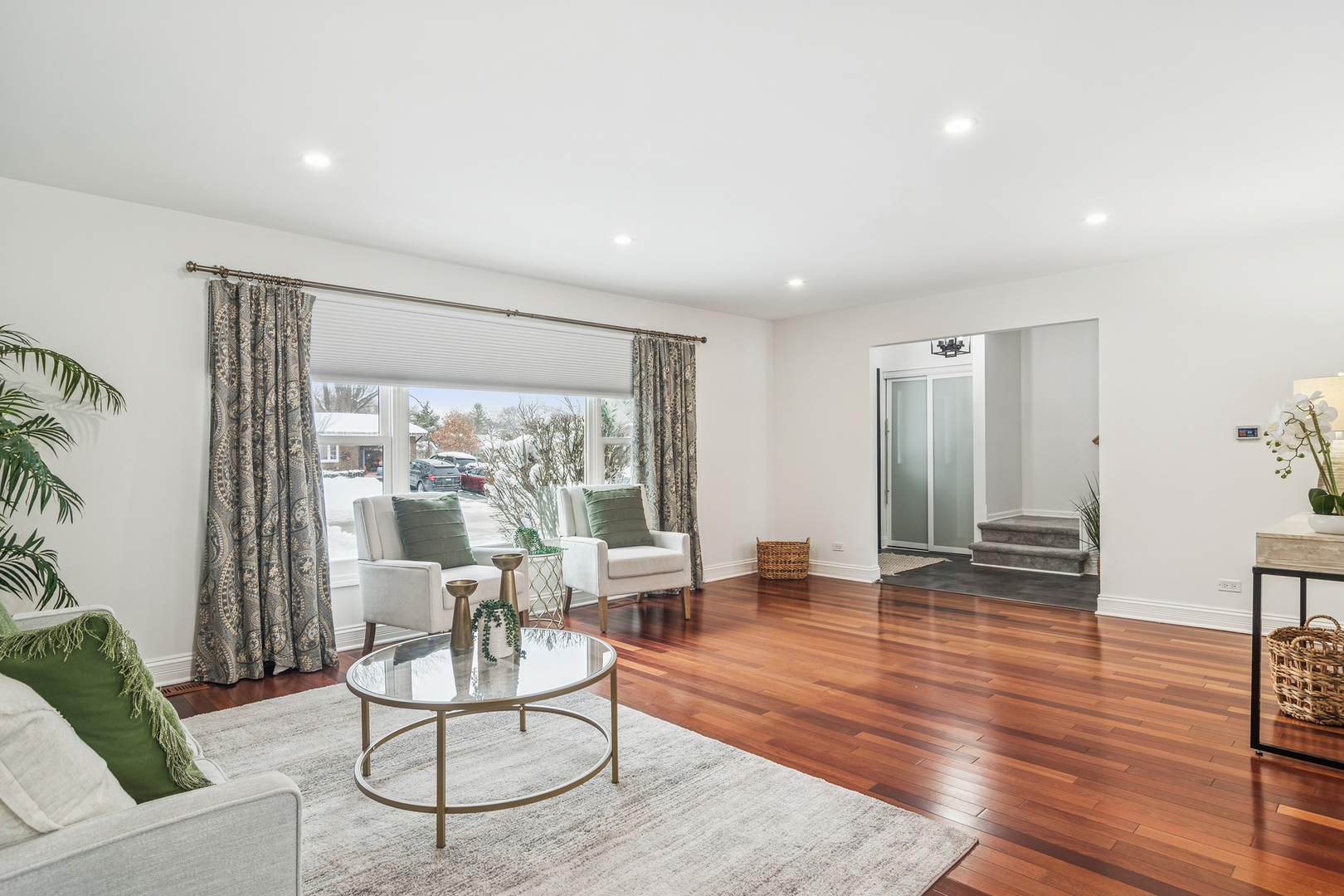 2528 N Walnut Avenue, Arlington Heights, IL 60004