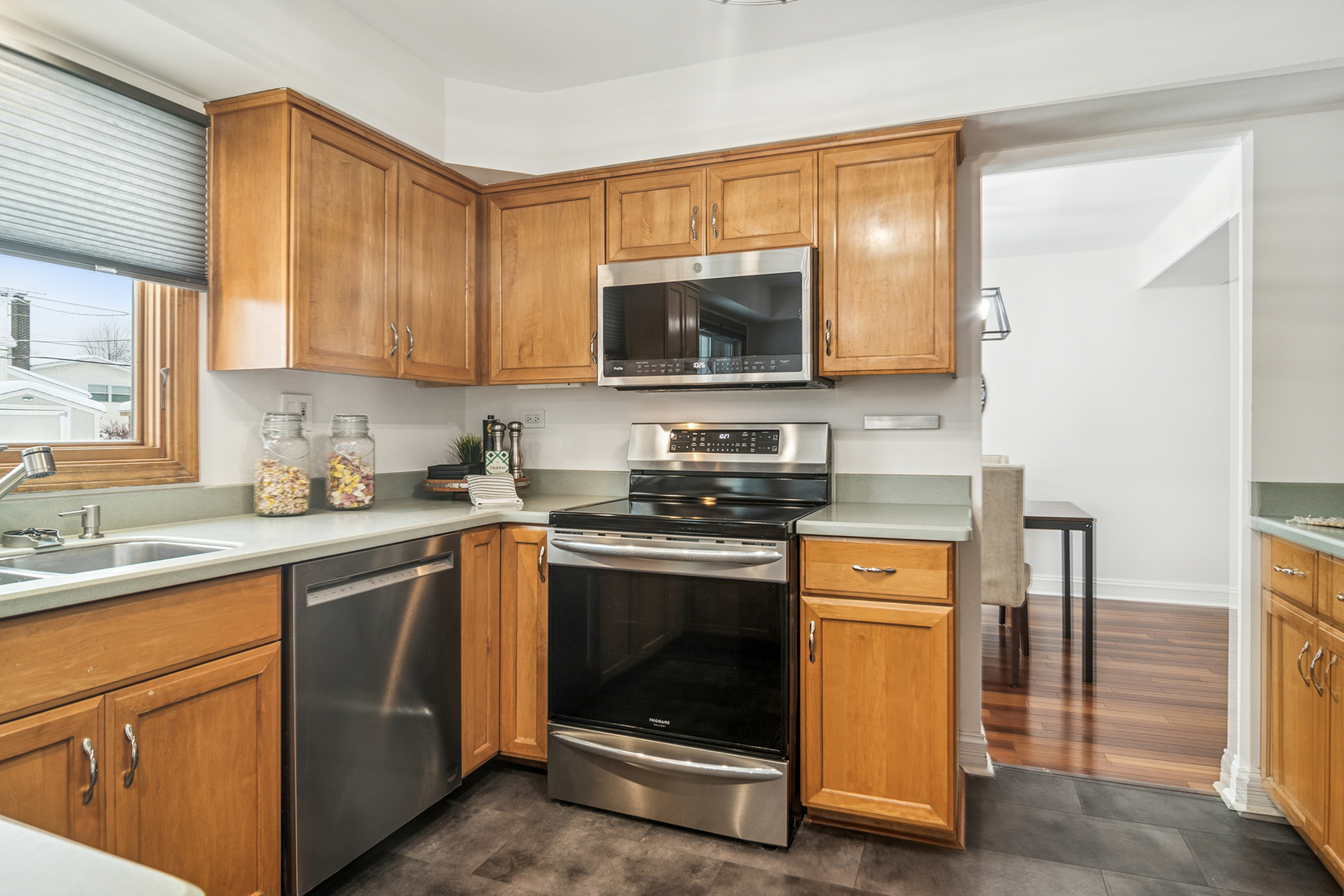 2528 N Walnut Avenue, Arlington Heights, IL 60004