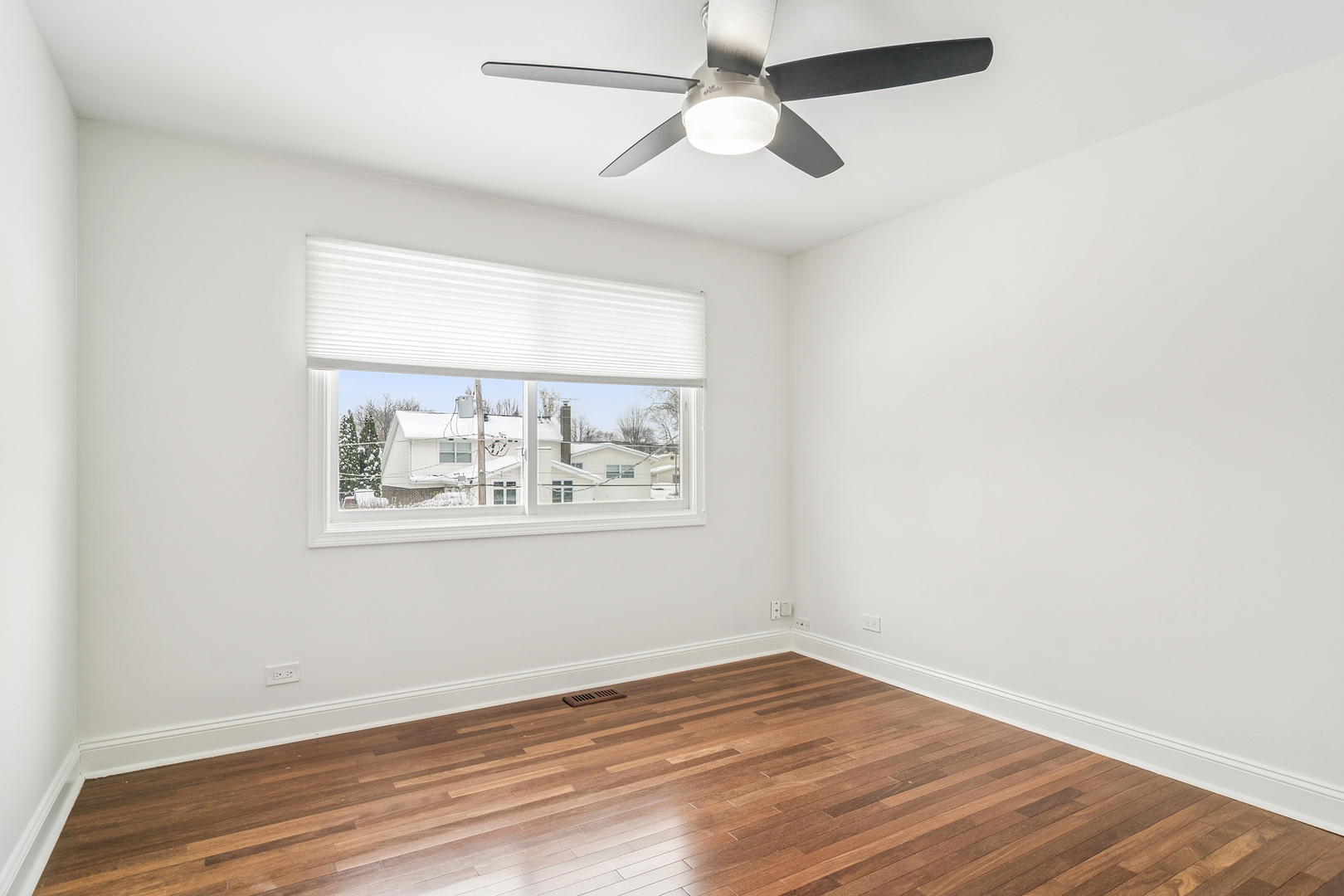 2528 N Walnut Avenue, Arlington Heights, IL 60004