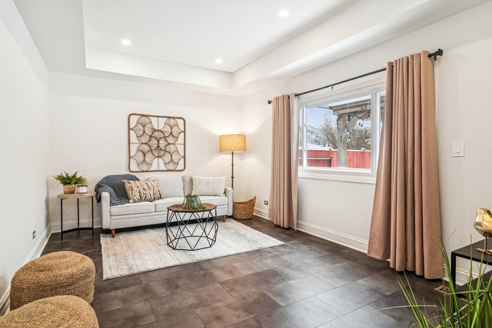 2528 N Walnut Avenue, Arlington Heights, IL 60004