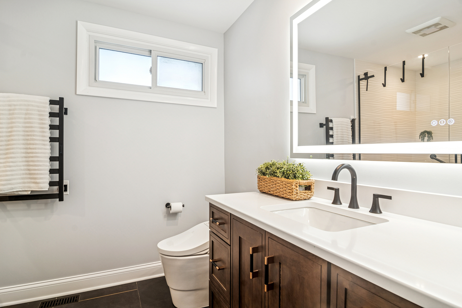 2528 N Walnut Avenue, Arlington Heights, IL 60004