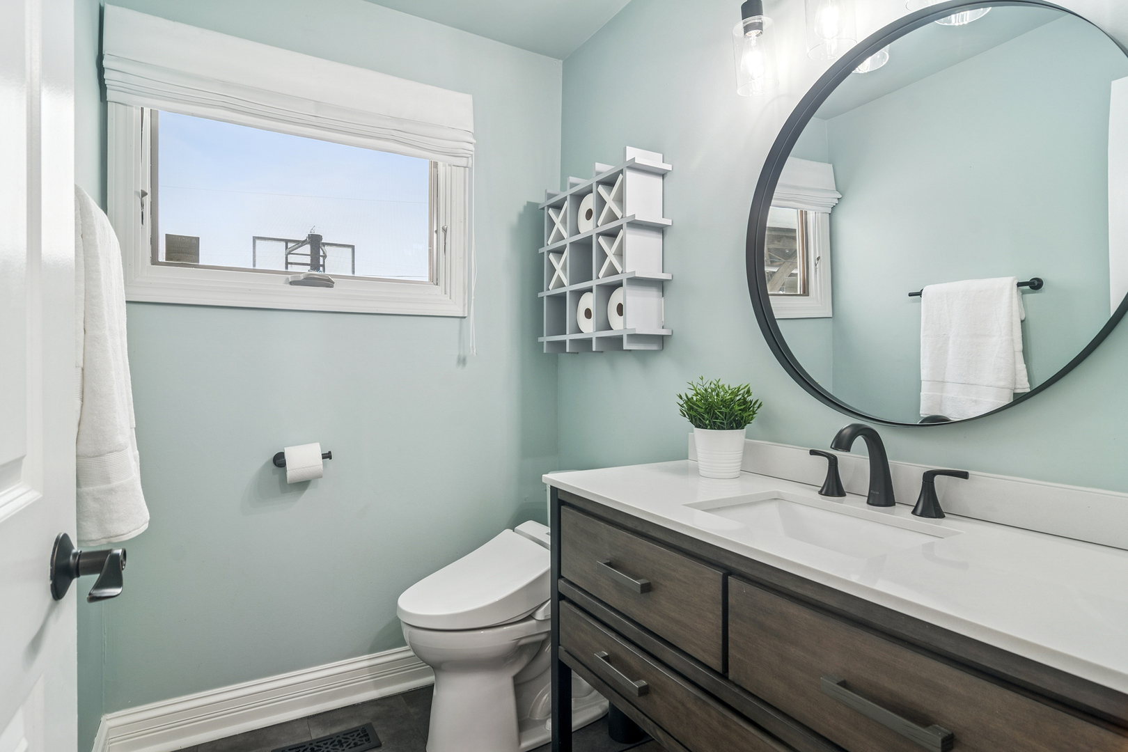 2528 N Walnut Avenue, Arlington Heights, IL 60004