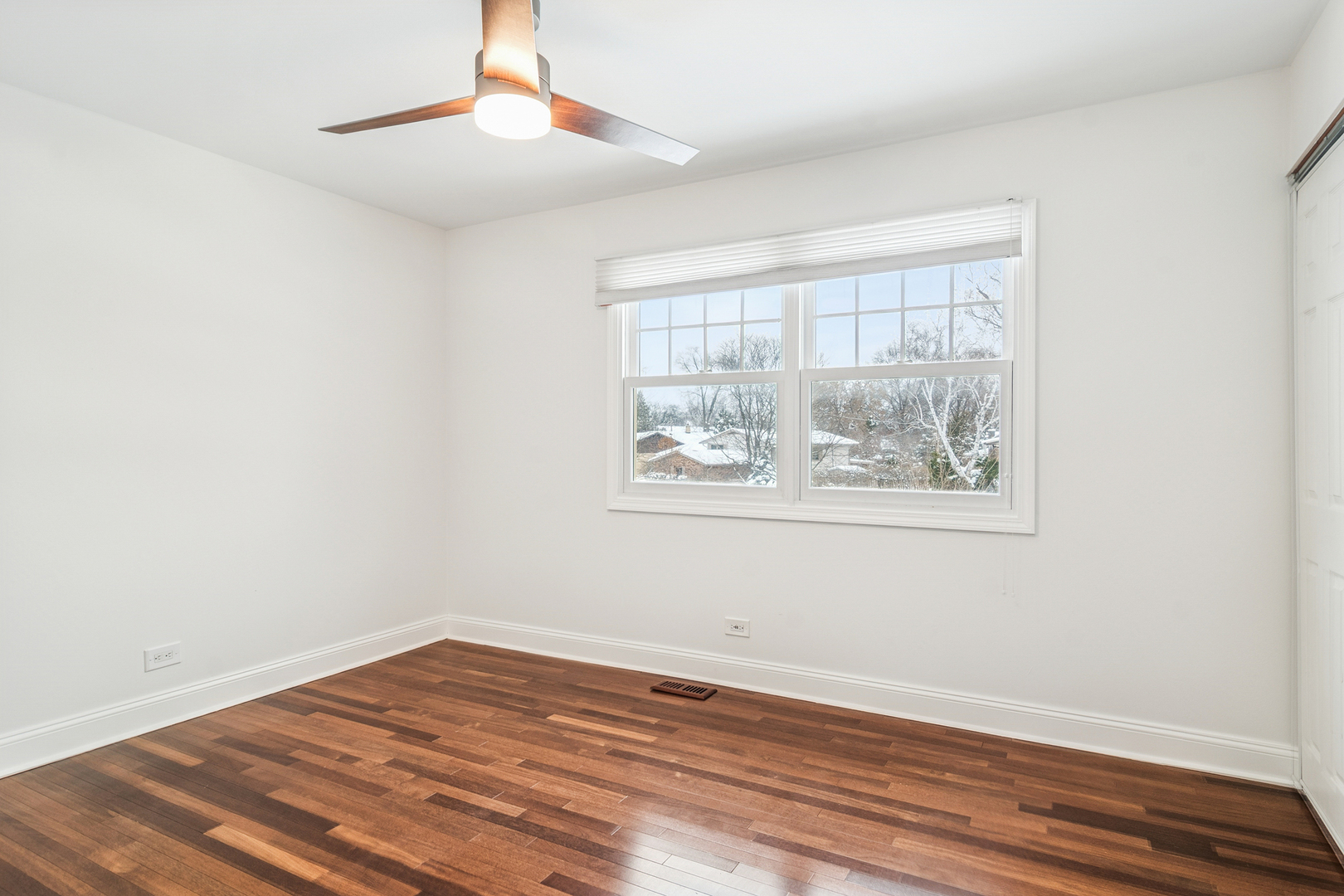 2528 N Walnut Avenue, Arlington Heights, IL 60004