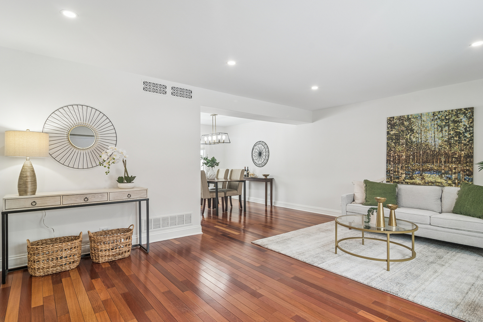 2528 N Walnut Avenue, Arlington Heights, IL 60004