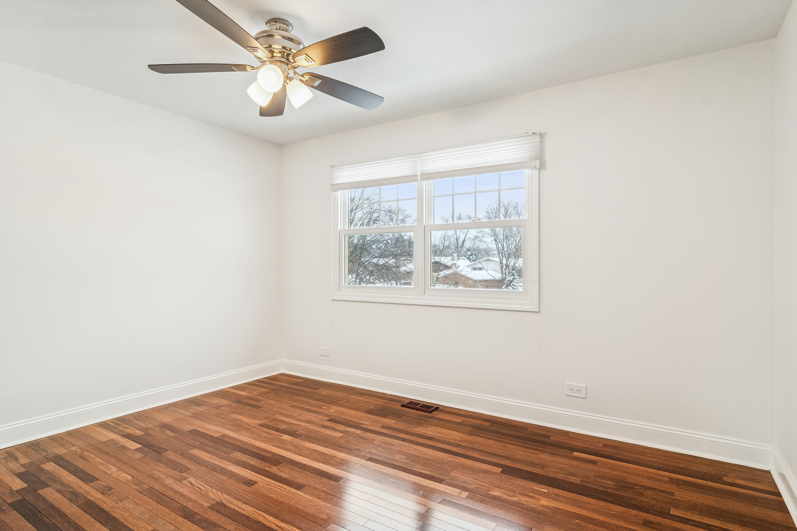 2528 N Walnut Avenue, Arlington Heights, IL 60004