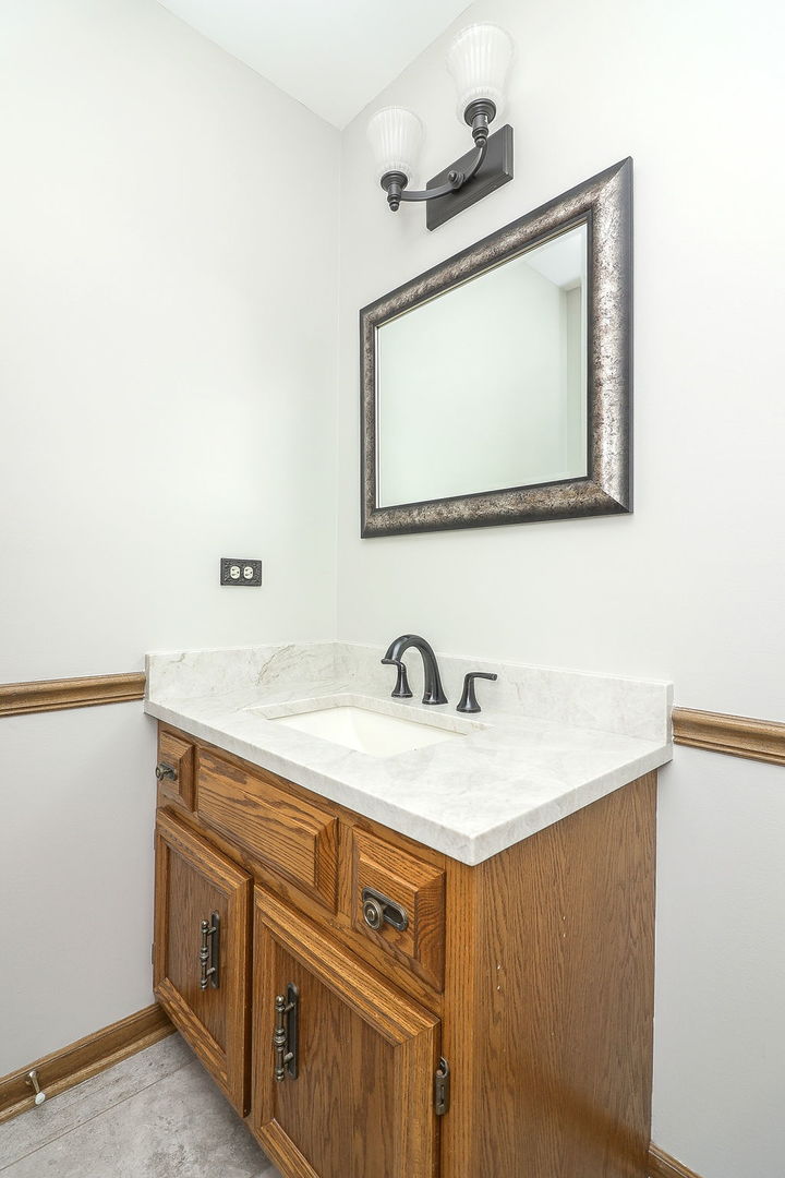 9S251 Graceland Street, Downers Grove, IL 60516