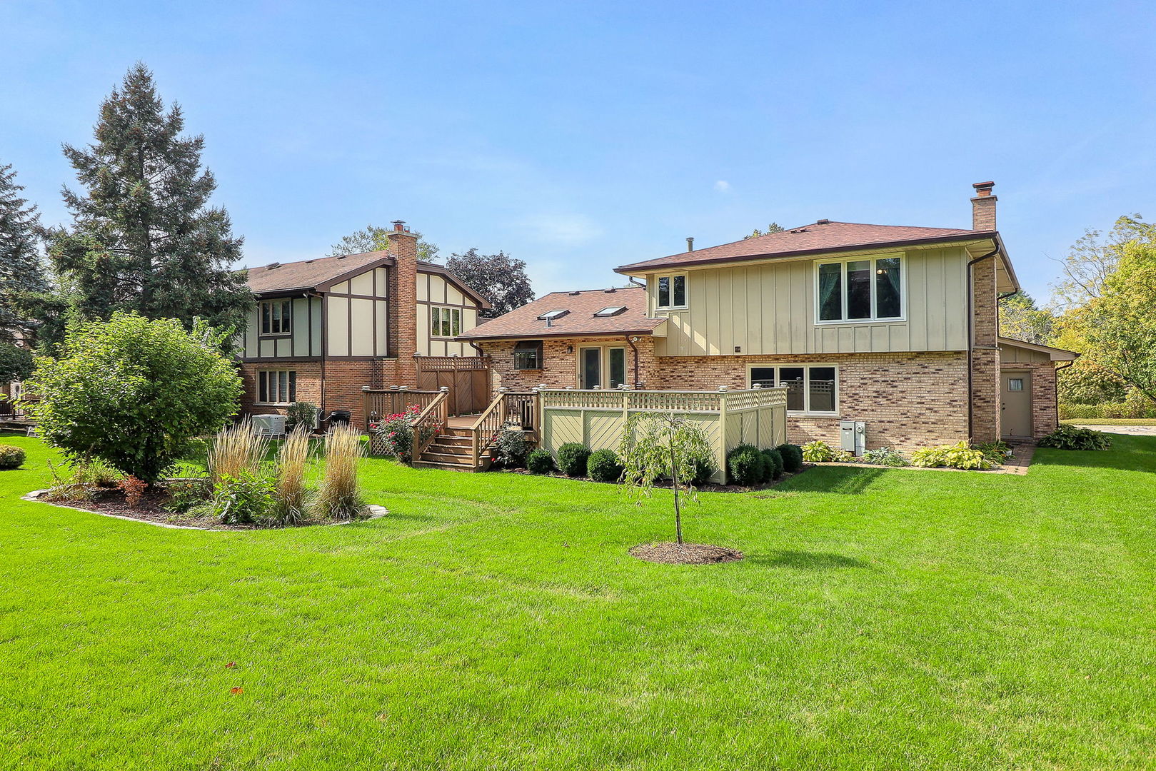 9S251 Graceland Street, Downers Grove, IL 60516