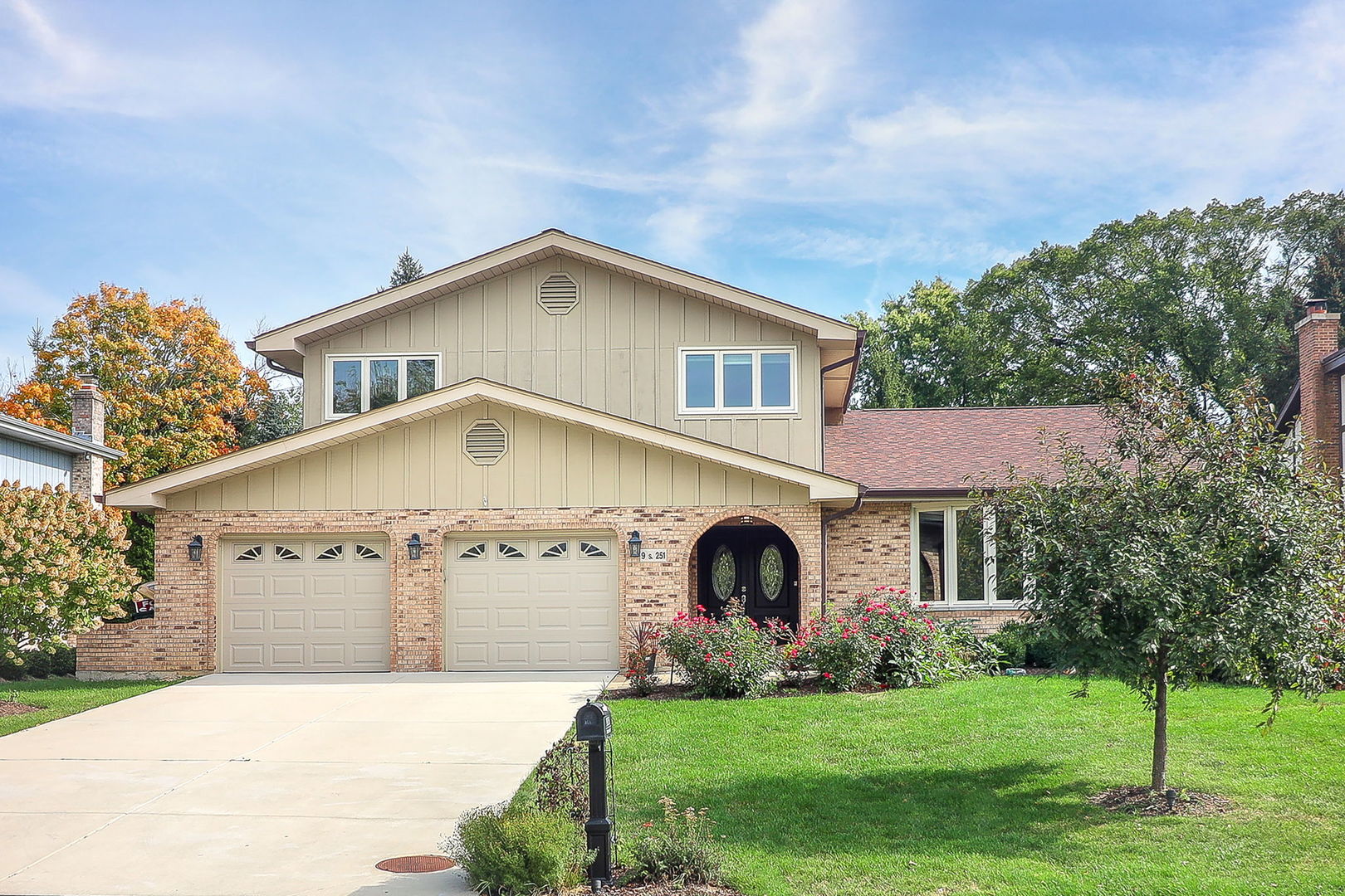 9S251 Graceland Street, Downers Grove, IL 60516