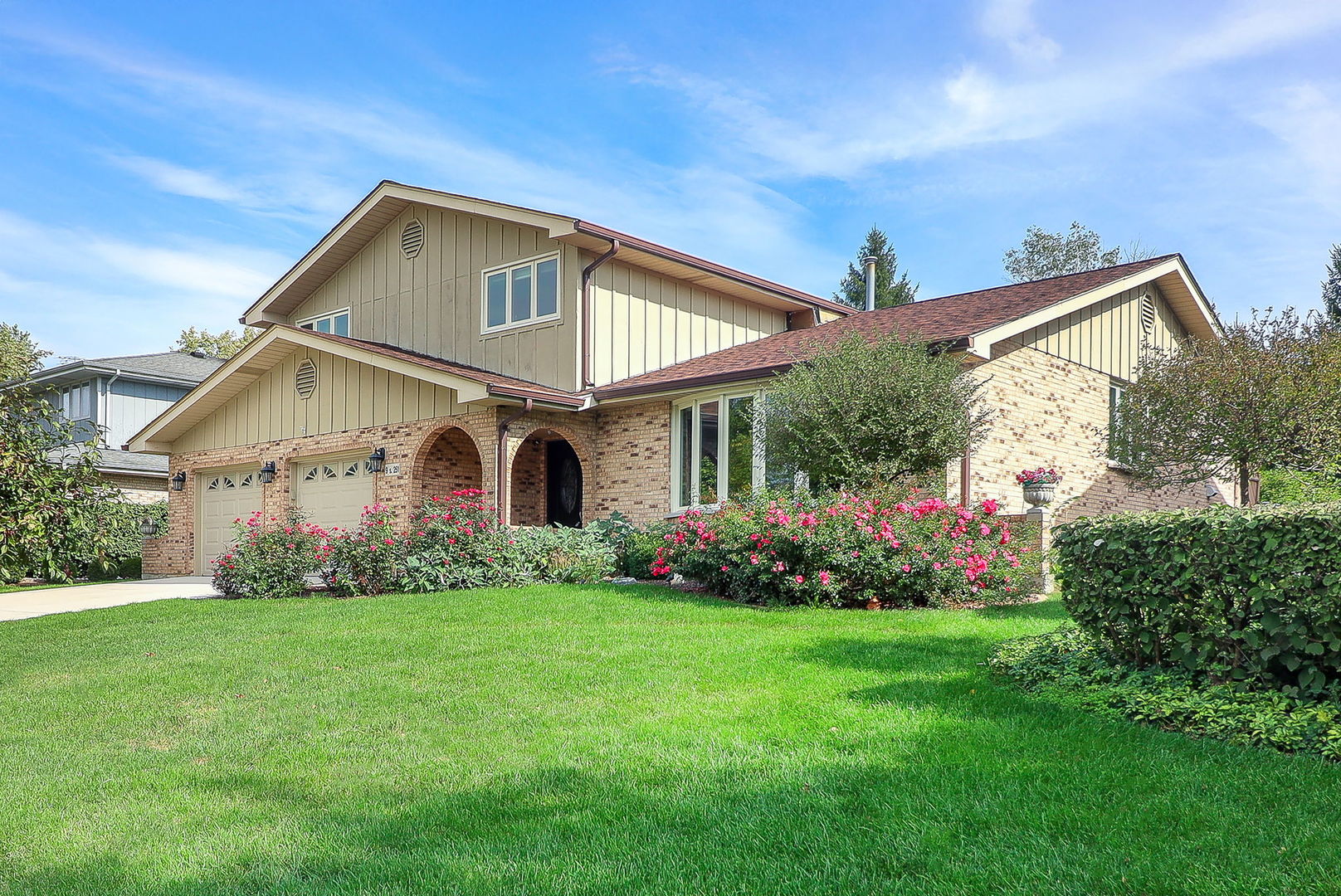 9S251 Graceland Street, Downers Grove, IL 60516