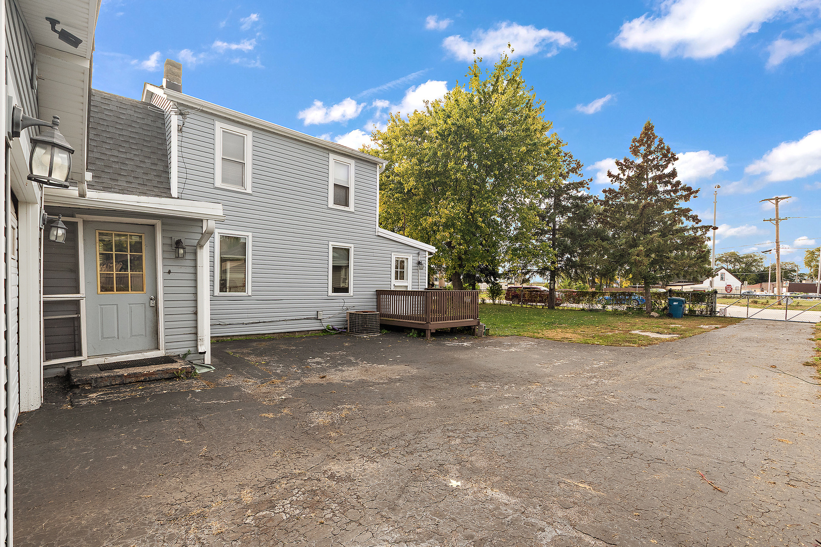 9827 Melvina Avenue, Oak Lawn, IL 60453