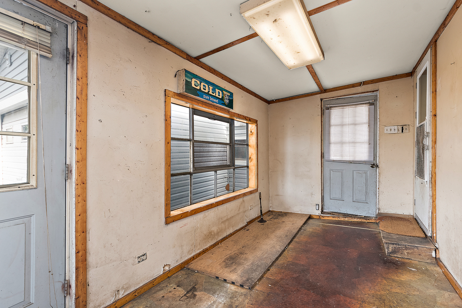 9827 Melvina Avenue, Oak Lawn, IL 60453