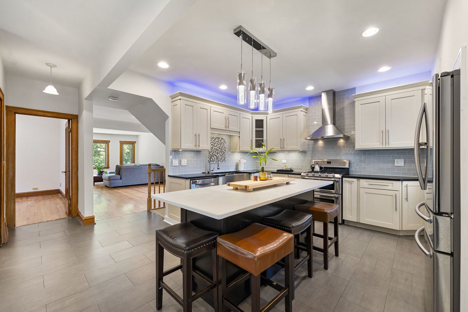 5121 W Newport Avenue, Chicago, IL 60641