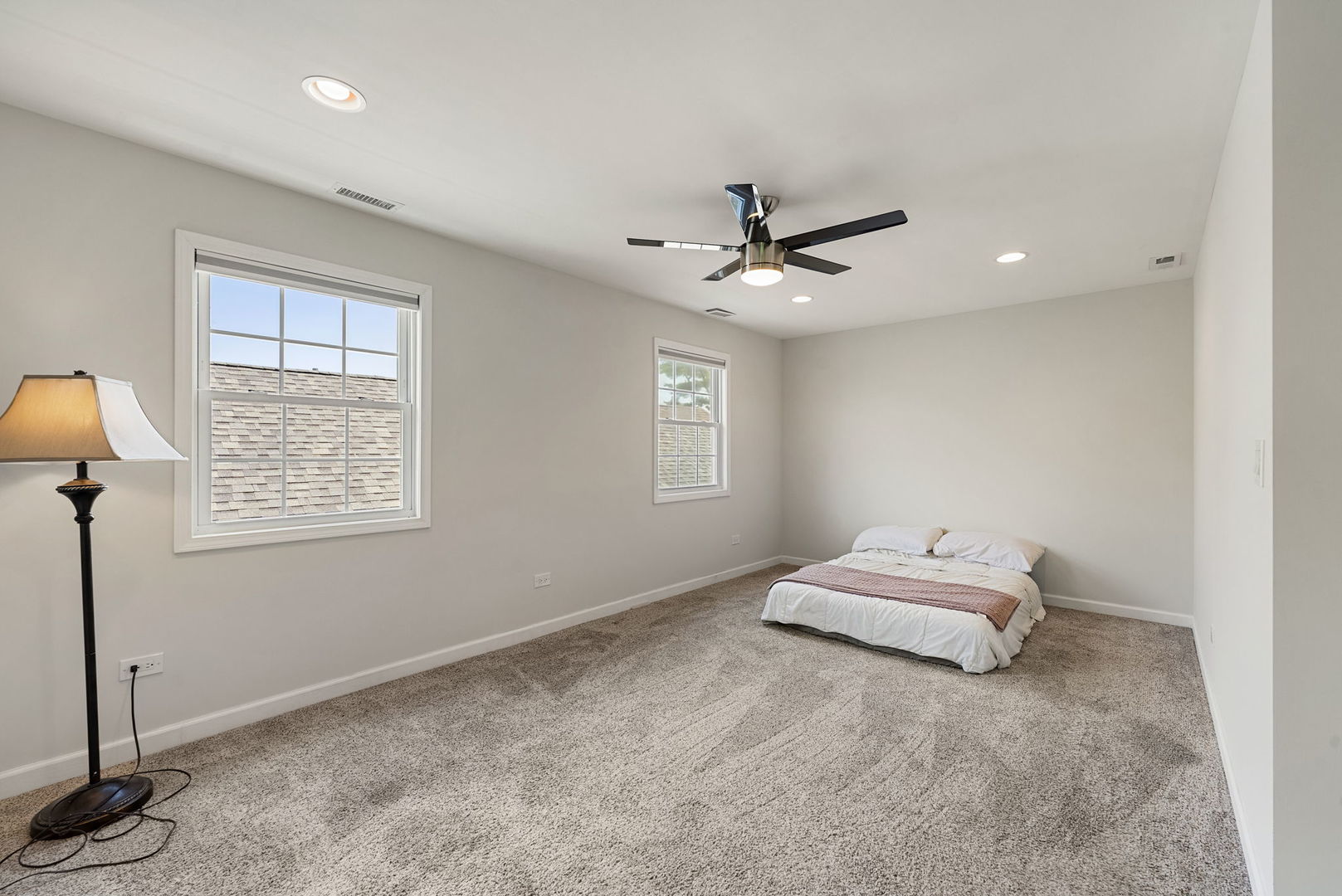 5121 W Newport Avenue, Chicago, IL 60641