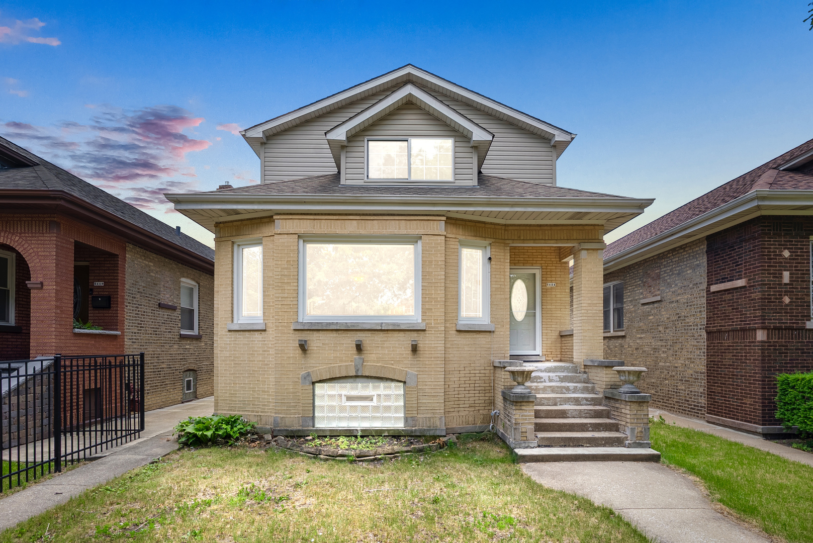 5121 W Newport Avenue, Chicago, IL 60641
