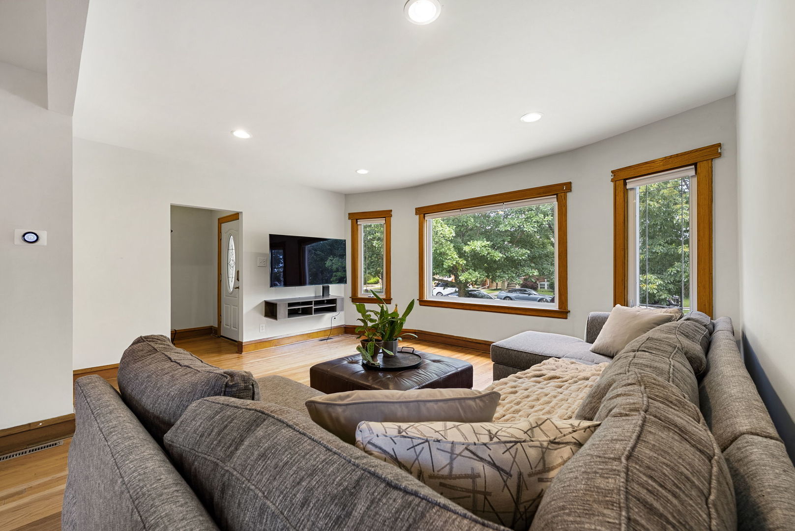 5121 W Newport Avenue, Chicago, IL 60641