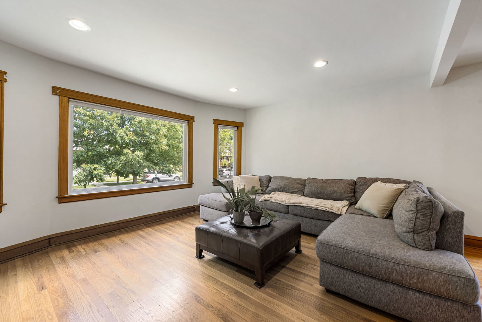 5121 W Newport Avenue, Chicago, IL 60641