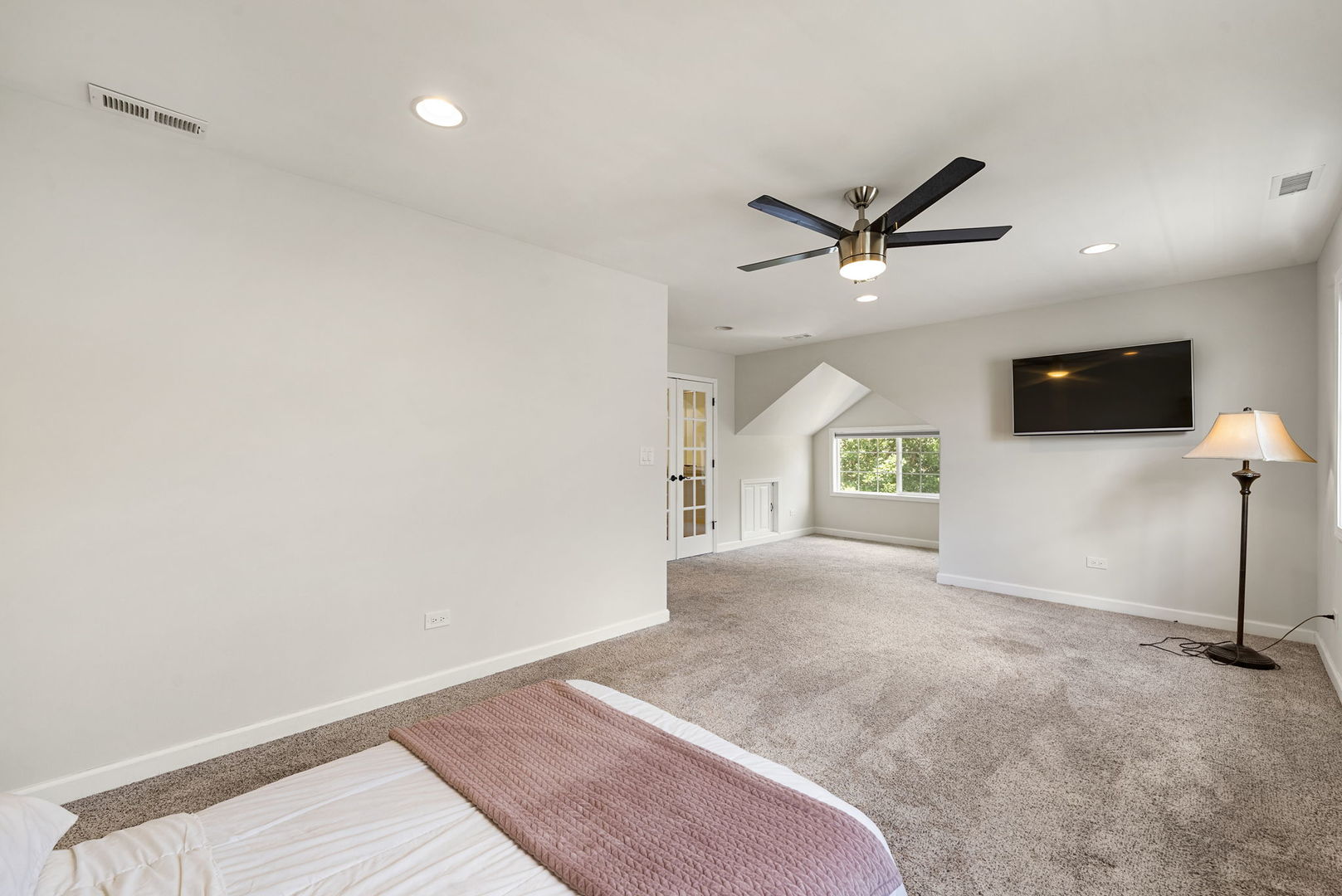 5121 W Newport Avenue, Chicago, IL 60641