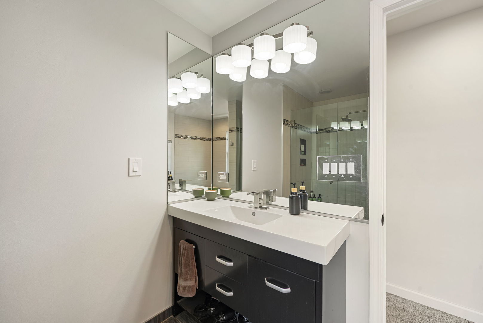 5121 W Newport Avenue, Chicago, IL 60641