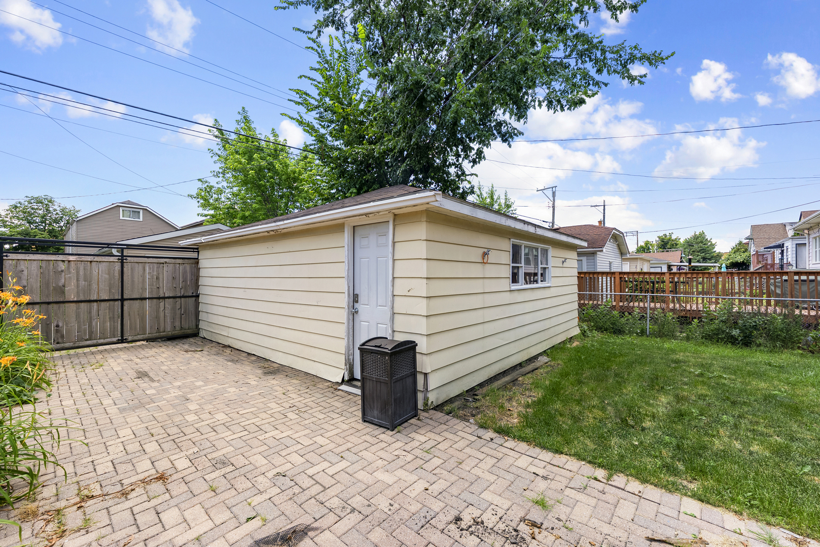 5121 W Newport Avenue, Chicago, IL 60641