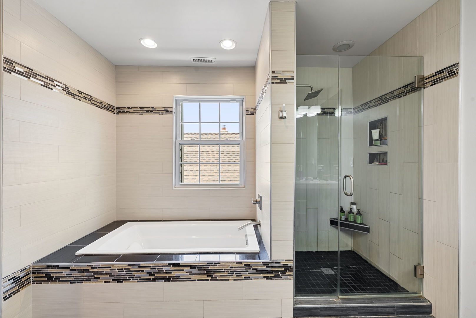 5121 W Newport Avenue, Chicago, IL 60641