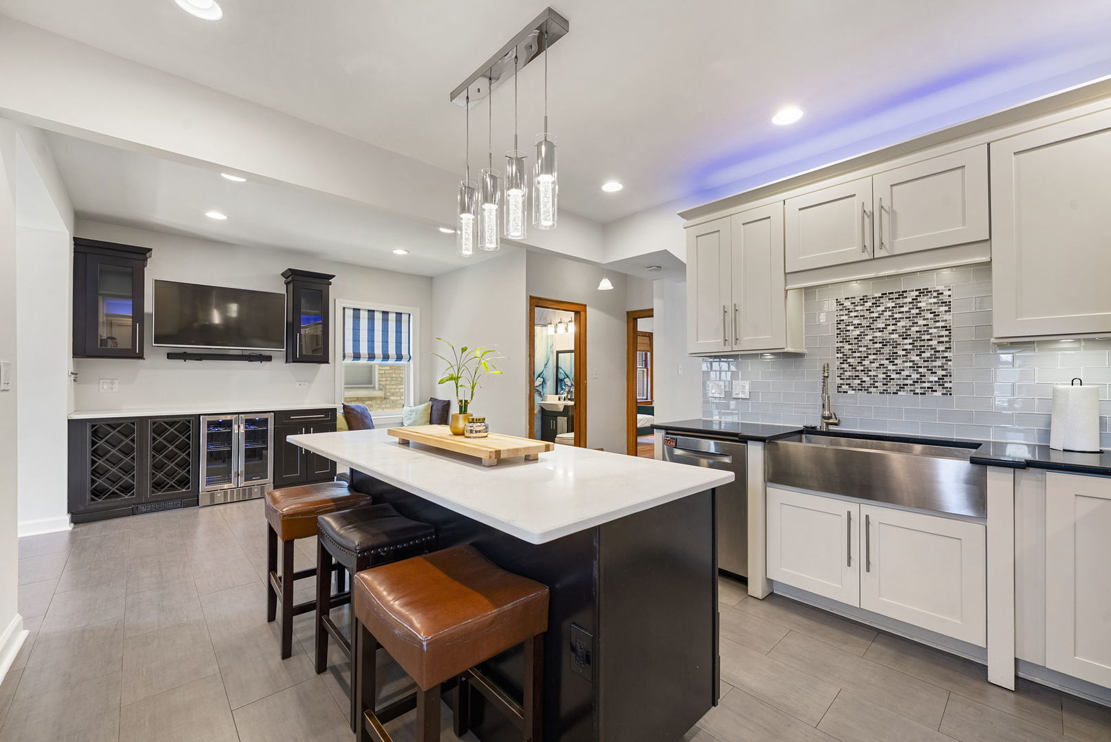 5121 W Newport Avenue, Chicago, IL 60641