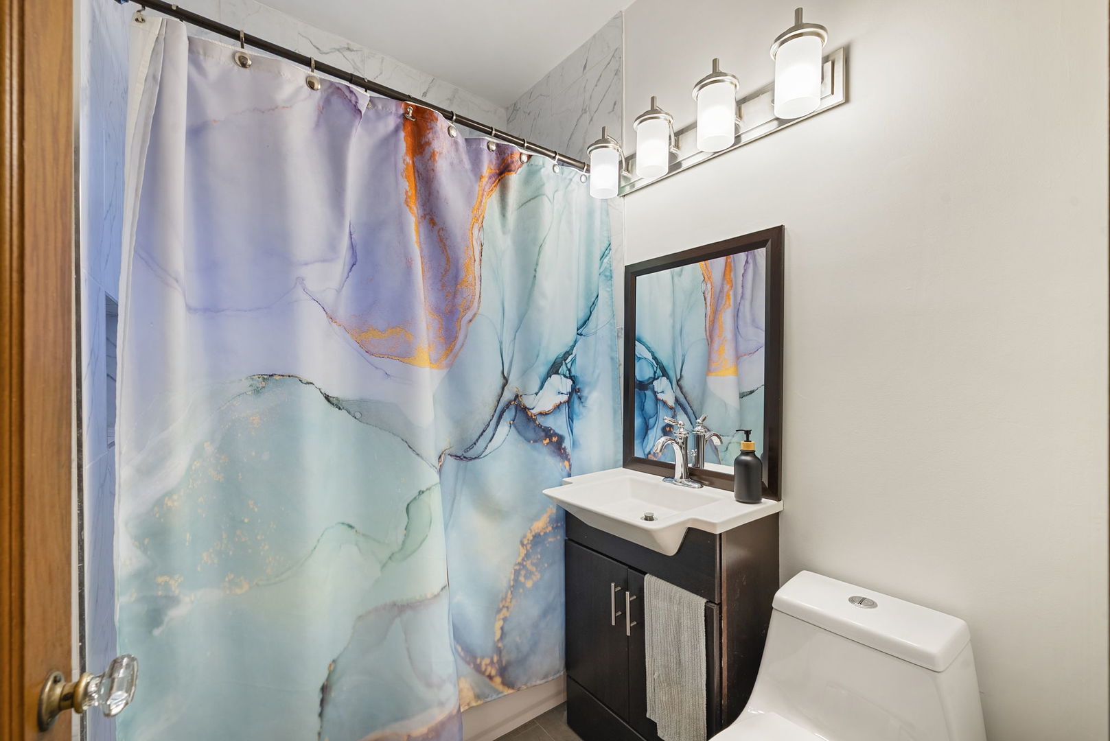 5121 W Newport Avenue, Chicago, IL 60641