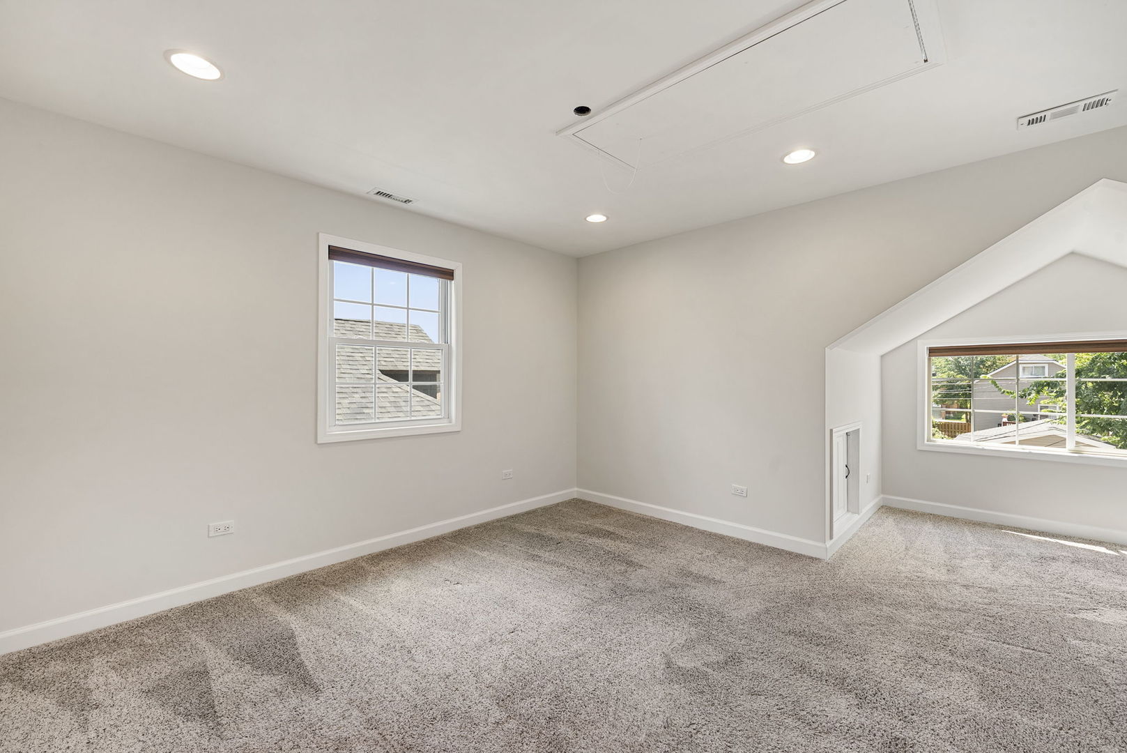 5121 W Newport Avenue, Chicago, IL 60641