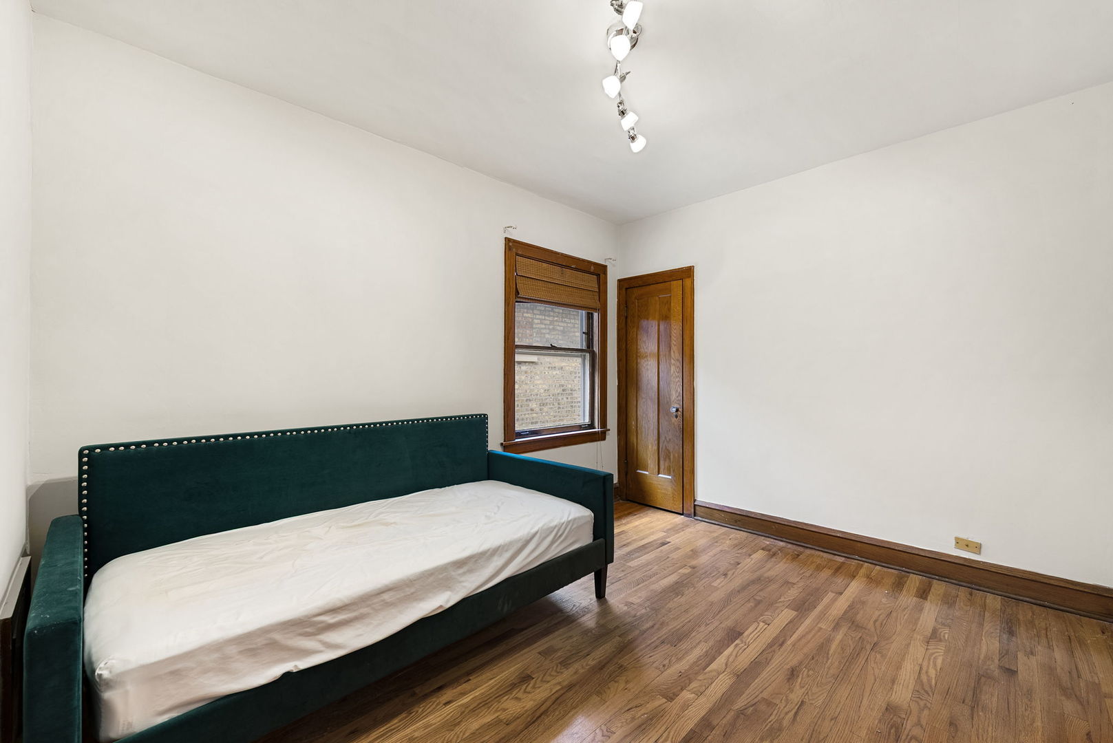 5121 W Newport Avenue, Chicago, IL 60641