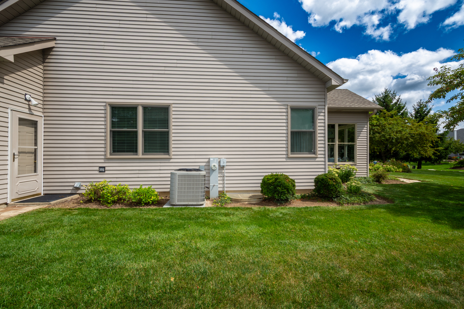 870 Woodland Drive, Antioch, IL 60002